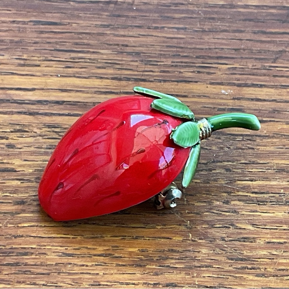 VINTAGE ORIGINAL BY ROBERT ENAMEL STRAWBERRY FRUIT BROOCH - Picture 5 of 9